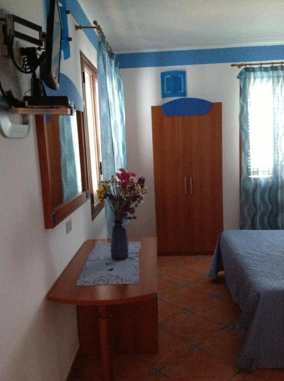Sogni Nel Blu Aparthotel Isola di Ustica Rum bild