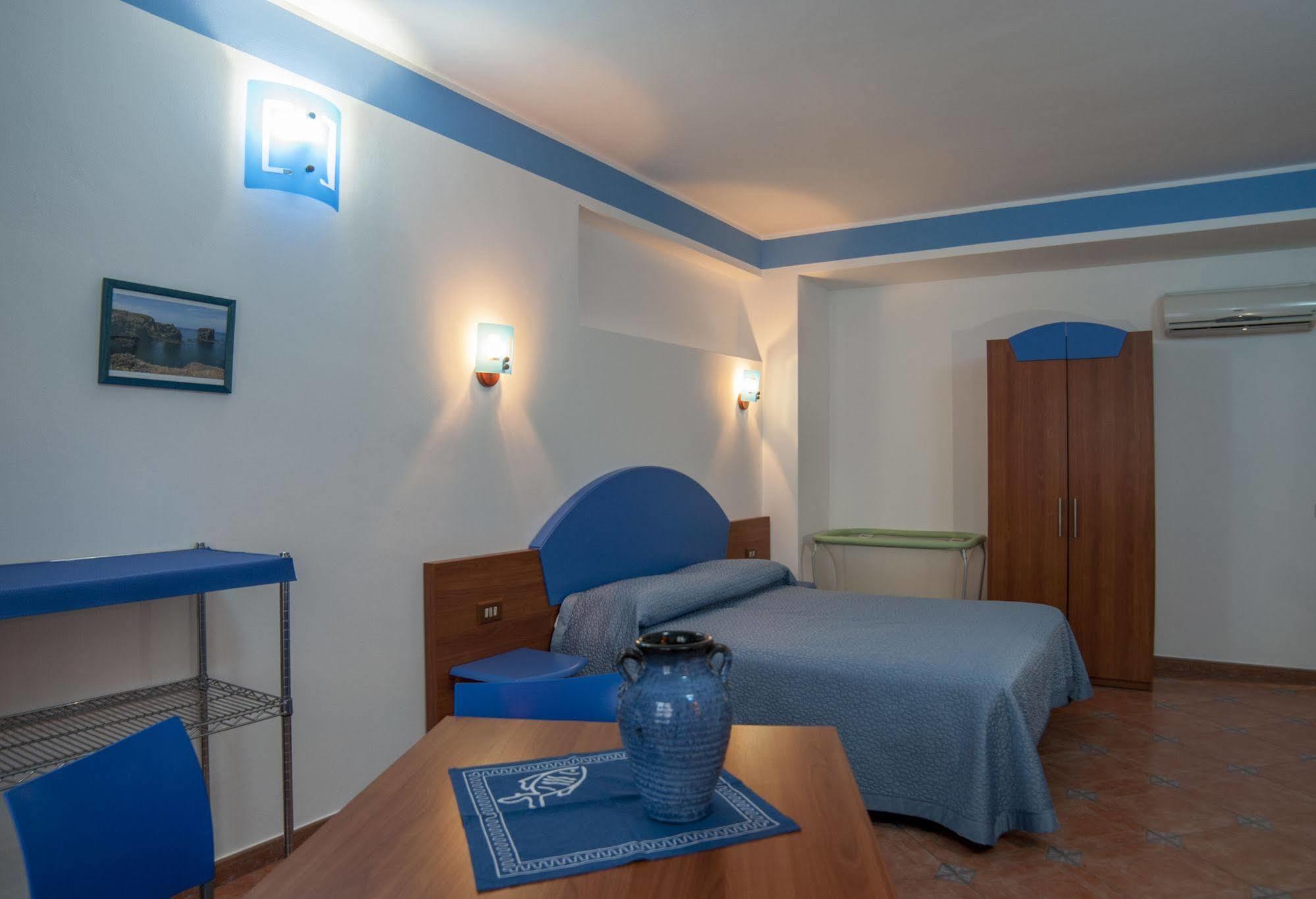 Sogni Nel Blu Aparthotel Isola di Ustica Exteriör bild