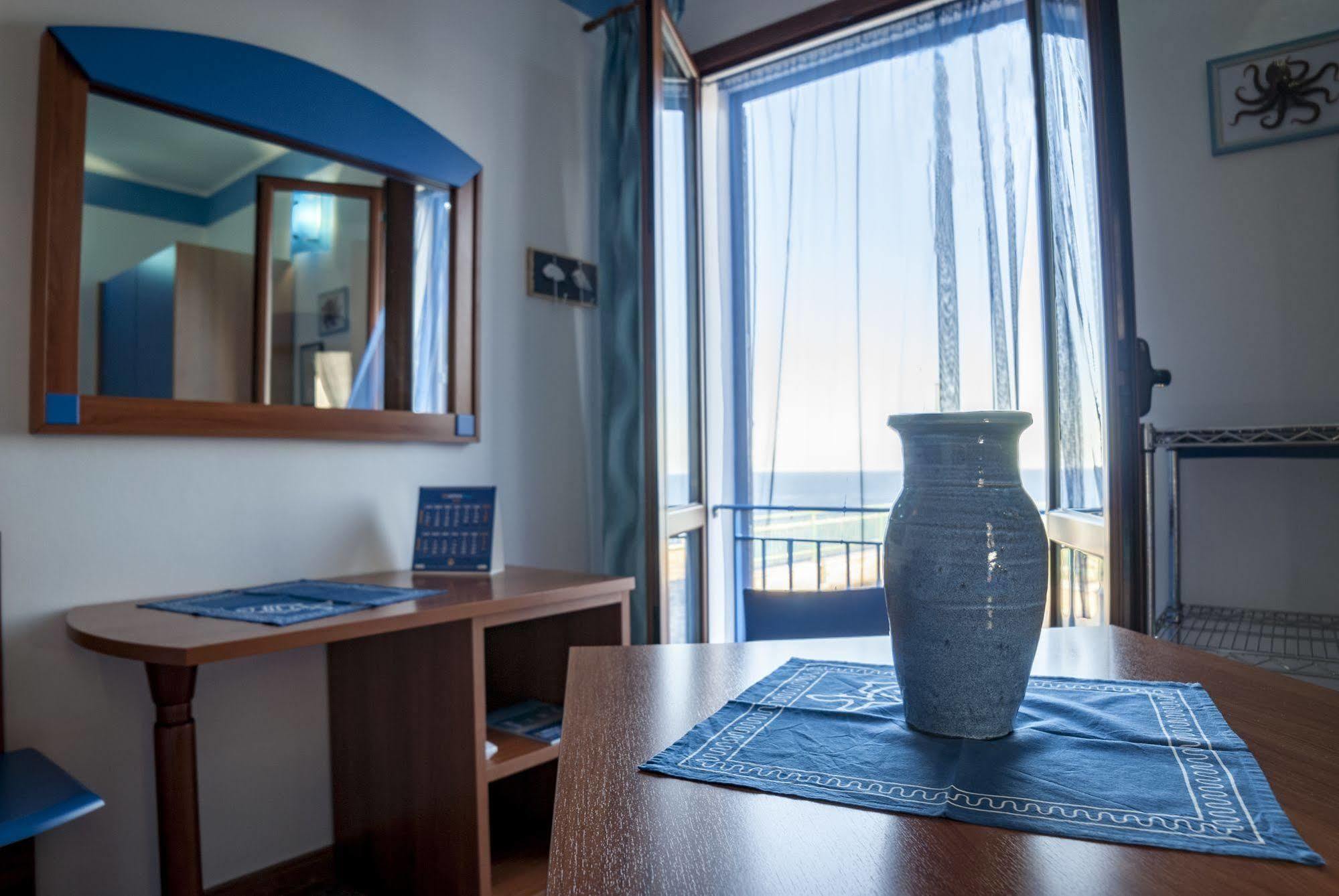 Sogni Nel Blu Aparthotel Isola di Ustica Exteriör bild
