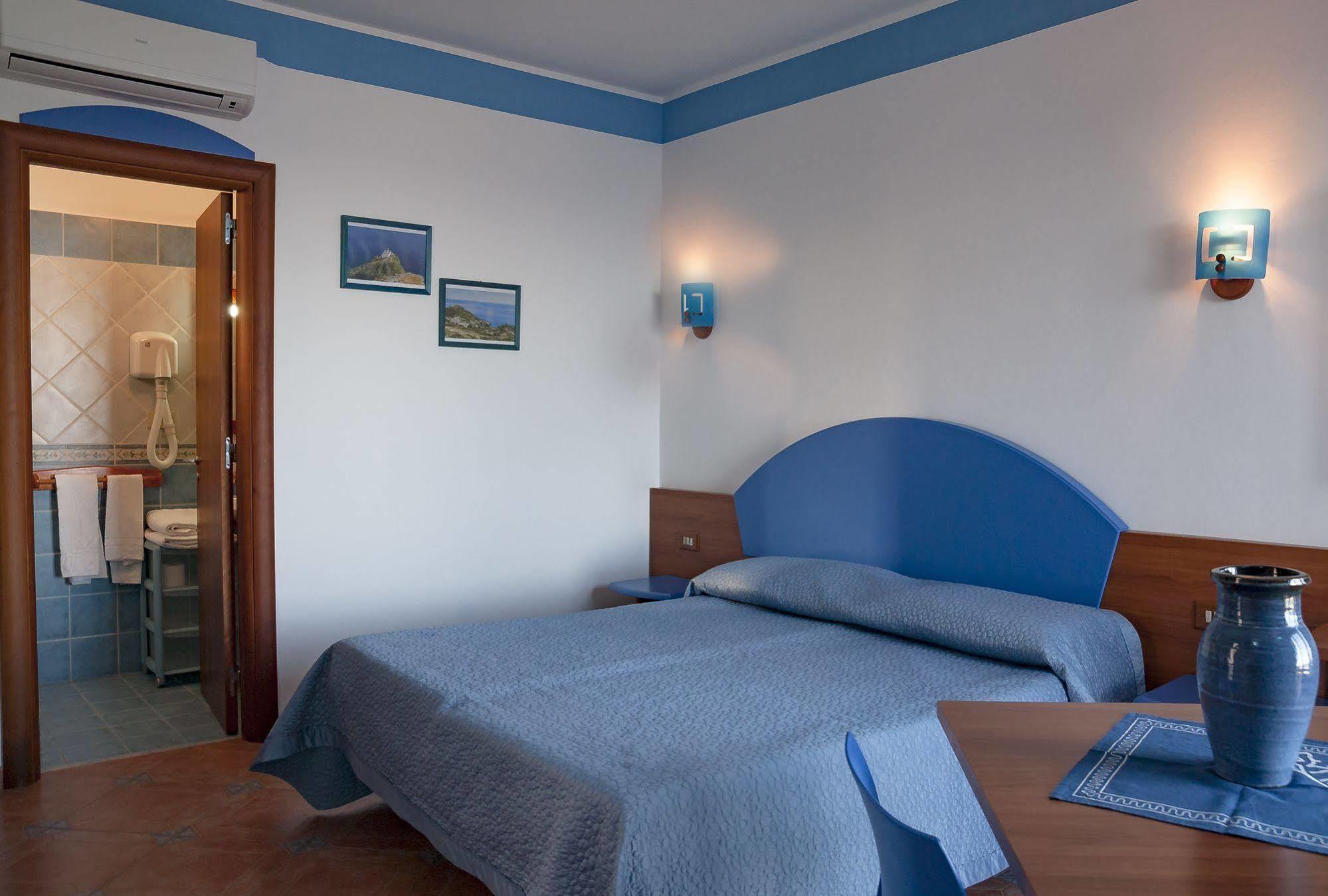Sogni Nel Blu Aparthotel Isola di Ustica Exteriör bild